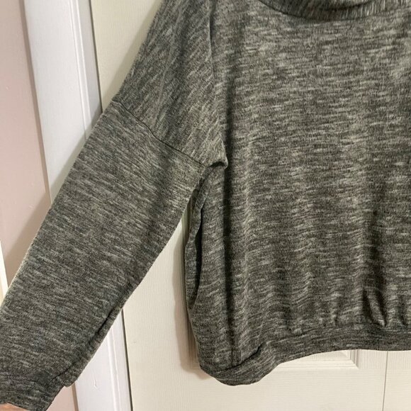 Altar'd State Womens Space Dye Green Asymmetrical Off Shoulder Sweatshirt Small - Picture 3 of 6